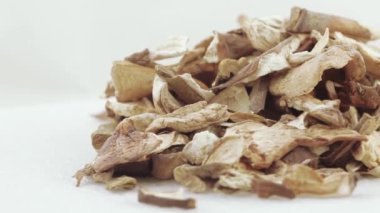 kurutulmuş beyaz mantar