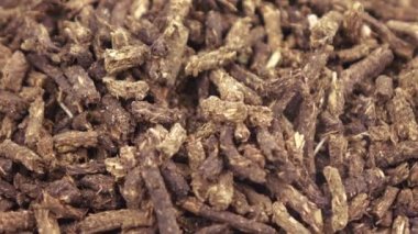 Bir yığın mayalanmış çay söğüdü.