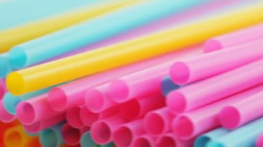 Bir kokteyl renkli sopa