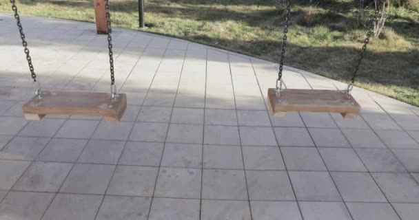 Playground Wooden Swing Swinging Chain Man Sit Ride — Stock Video