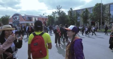 Fanlar futbol maçtan önce