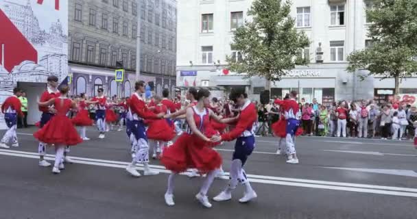 Balletvoorstelling bij de viering — Stockvideo