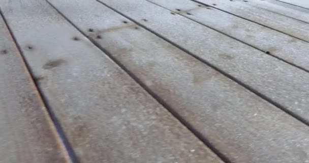 Frost auf Holzbrettern — Stockvideo