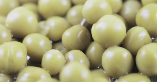 Green peas in bulk — Stock Video