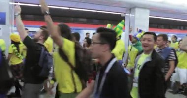 Futbol taraftarları Sırbistan metrosu