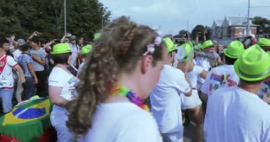 Maçtan önce müzisyenler