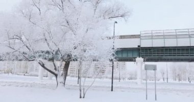 Kışın Metro araçları