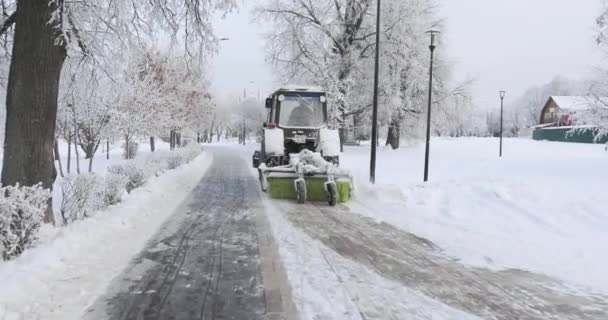 Úklid sněhu traktor — Stock video