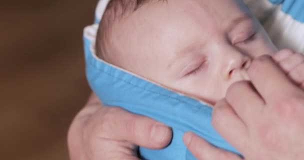 The baby boy lies in a sling — Stock Video