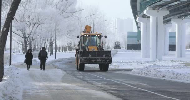 Traktor pembersih salju — Stok Video