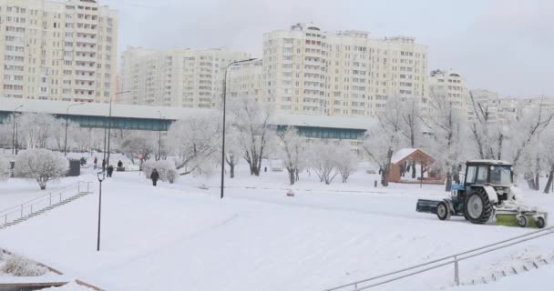 雪清洗拖拉机 — 图库视频影像