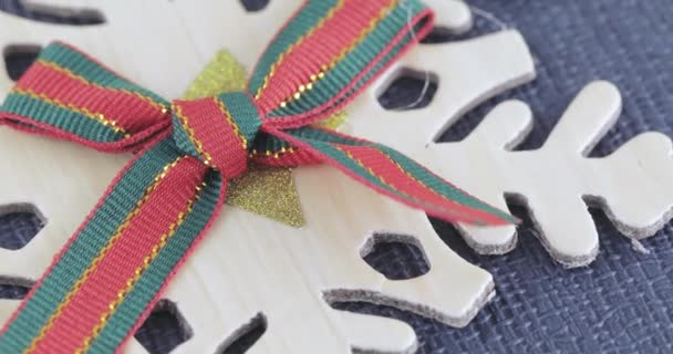 Flocon de neige décoratif avec un arc 