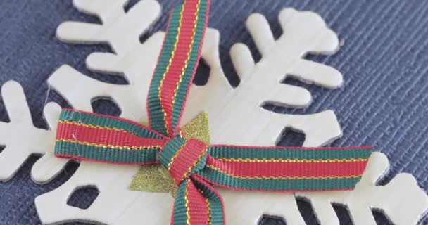 Flocon de neige décoratif avec un arc 