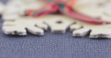 Bir yay ile dekoratif kar tanesi