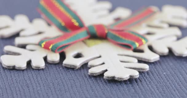 Flocon de neige décoratif avec un arc 