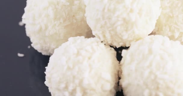 Bonbons en flocons de noix de coco 