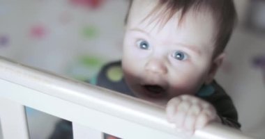 Bir beşik erkek bebek