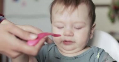 Bebek Çocuk vitamin yemeyi reddediyor