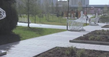 Parkta Paskalya figürleri