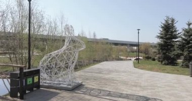 Parkta Paskalya figürleri