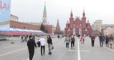 9 Mayıs kutlamaları için Kızıl Meydan'ı hazırlamak