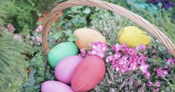 Œufs de Pâques dans le parc 