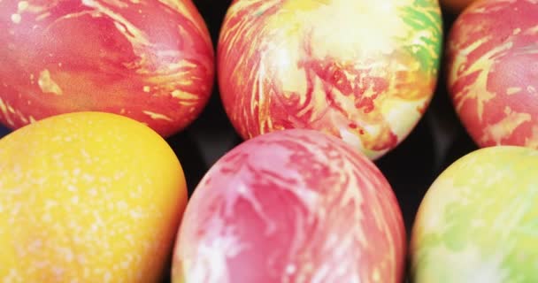 Œufs de Pâques multicolores 