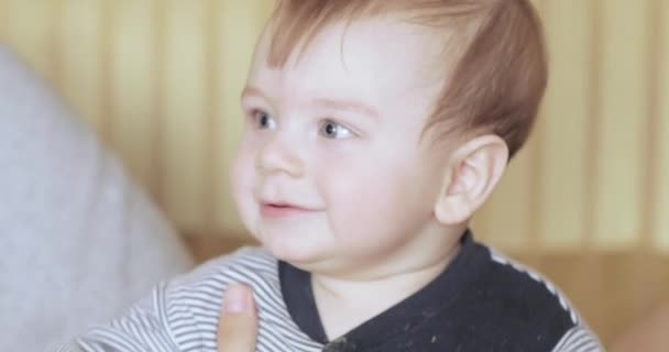 Boy child watching tv — Stock Video