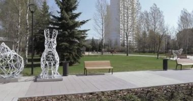 Parkta Paskalya figürleri