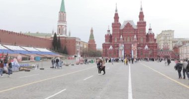 9 Mayıs kutlamaları için Kızıl Meydan'ı hazırlamak