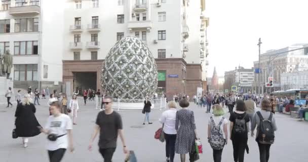 Huevos de Pascua en el parque — Vídeos de Stock