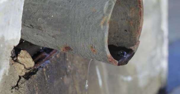 Tuyau de fer et d'eau de coulée — Video