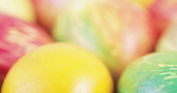 Œufs de Pâques multicolores 