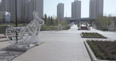 Parkta Paskalya figürleri