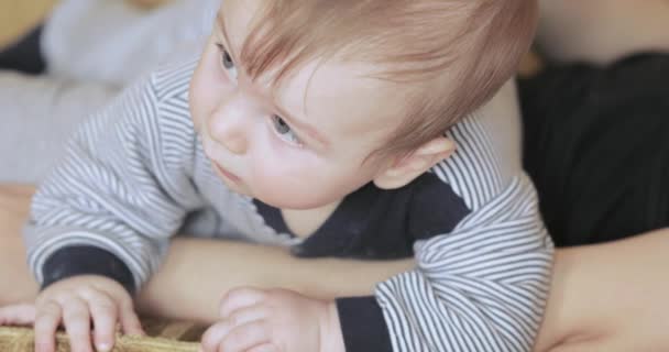 Boy child watching tv — Stock Video