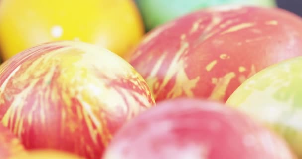 Œufs de Pâques multicolores 