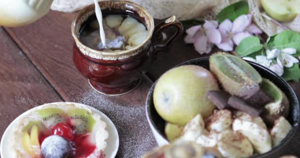 Café da manhã decorado com café — Vídeo de Stock