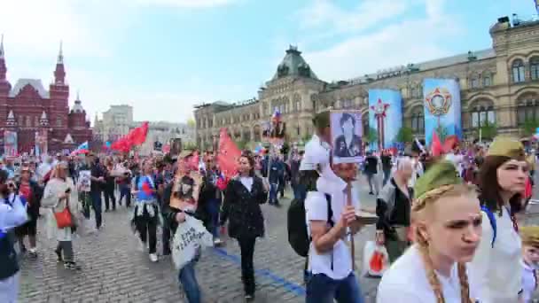 Der Marsch "das unsterbliche Regiment" — Stockvideo