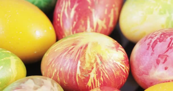 Œufs de Pâques multicolores 