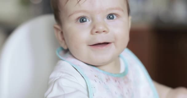 Bebek Çocuk gülüyor — Stok video