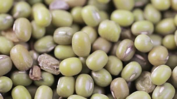 Frijoles asiáticos en un plato — Vídeos de Stock