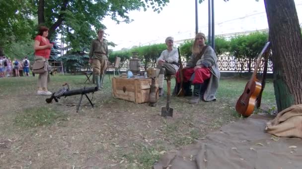 Op festival tijden en tijdvakken — Stockvideo