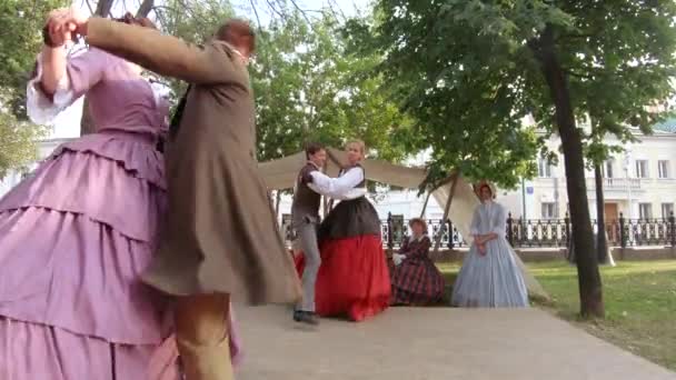 Mittelalterlicher Tanz auf der Bühne — Stockvideo