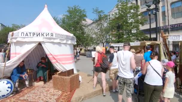 Arabisch kalifaat op het festival — Stockvideo