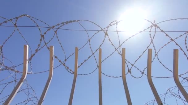 Clôture avec fil barbelé