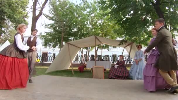 Danza medieval en el escenario — Vídeo de stock