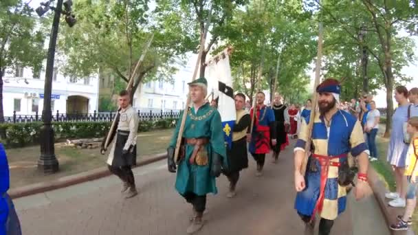 Nobles en un traje del siglo XVI — Vídeos de Stock