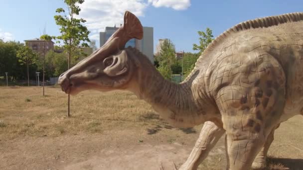 Scultura di dinosauri Olorotitan — Video Stock