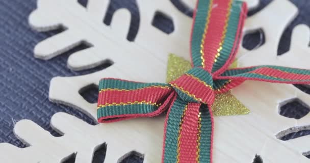 Flocon de neige décoratif avec un arc 