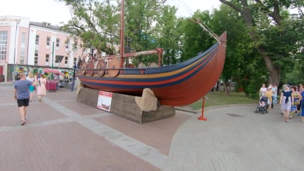 La vita dei Varyag. Barca a remi — Video Stock